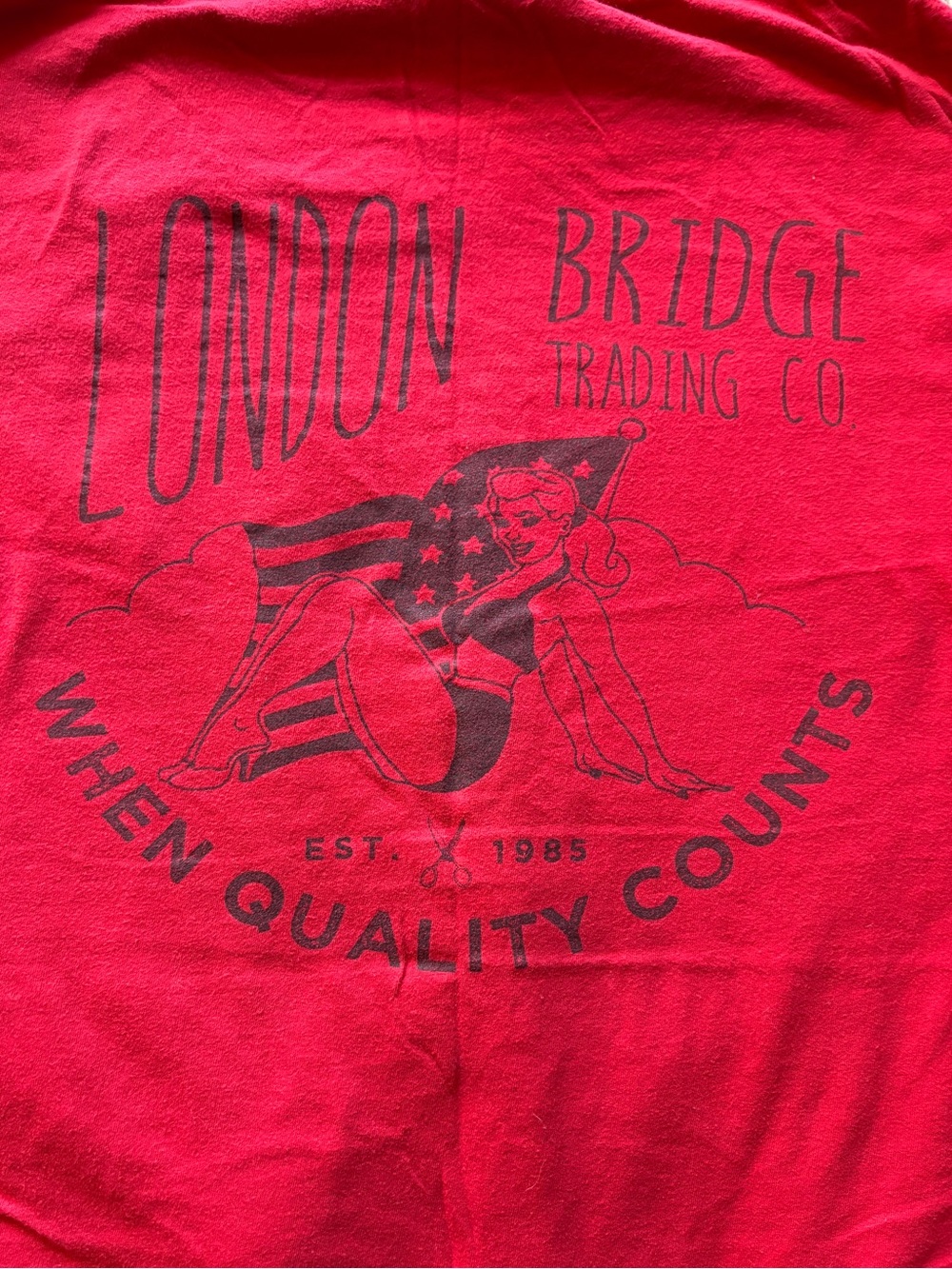 XL Gildan London Bridge Trading Co. Tee